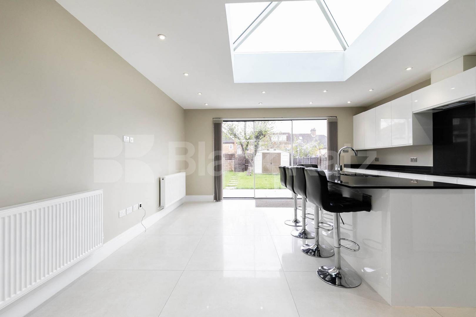 Stunning 5-Bedroom Family Home to Let in Southgate Osidge Lane, Southgate 